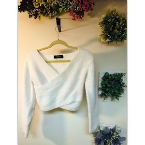 S/M AKIRA Cropped Eggshell Sweater